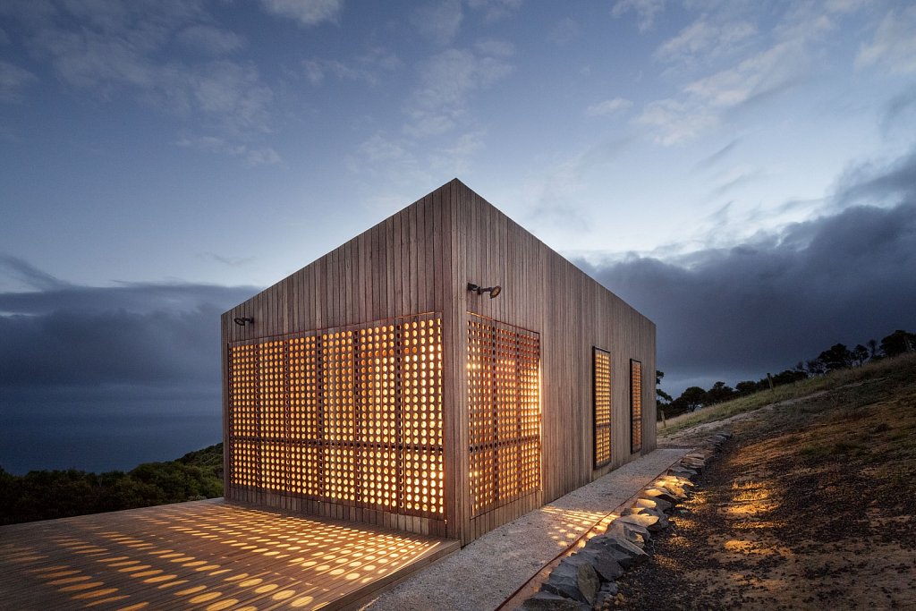 Moonlight Cabin // Jackson Clements Burrows Architects