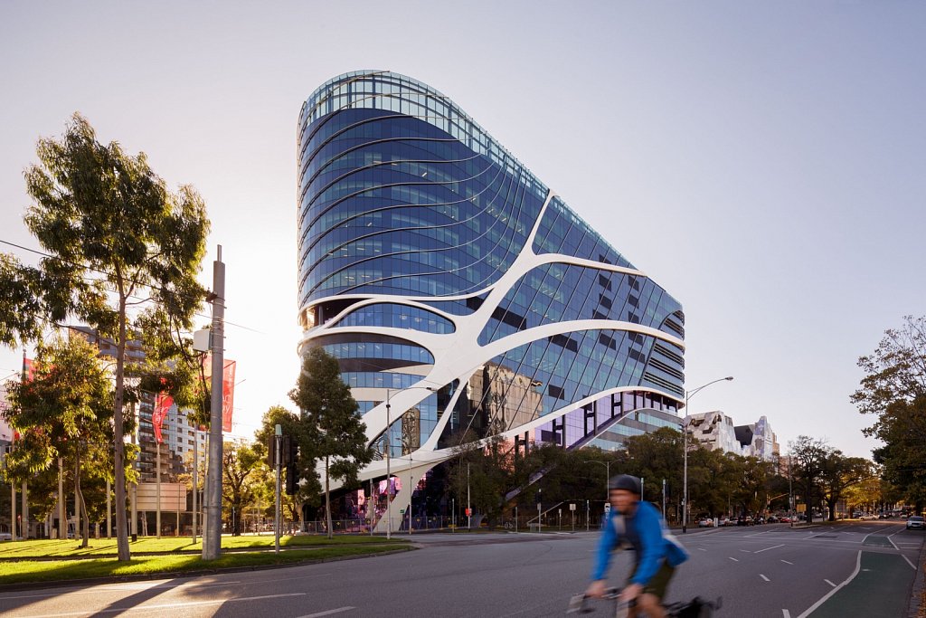 Peter MacCallum Cancer Centre // Silver Thomas Hanley + DesignInc + McBride Charles Ryan